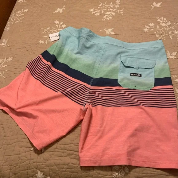 NWT Hurley Quick Dry Shorts!! - Picture 2 of 4